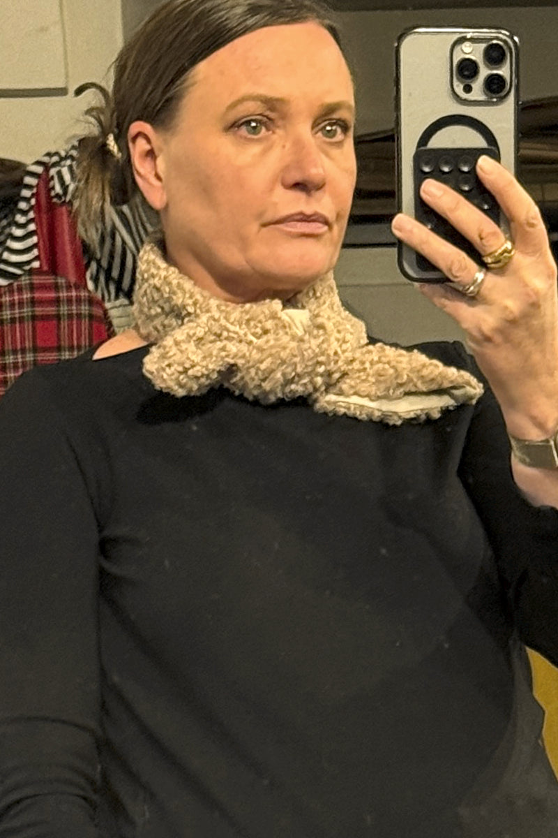 Neck tie in boucle fur rew 