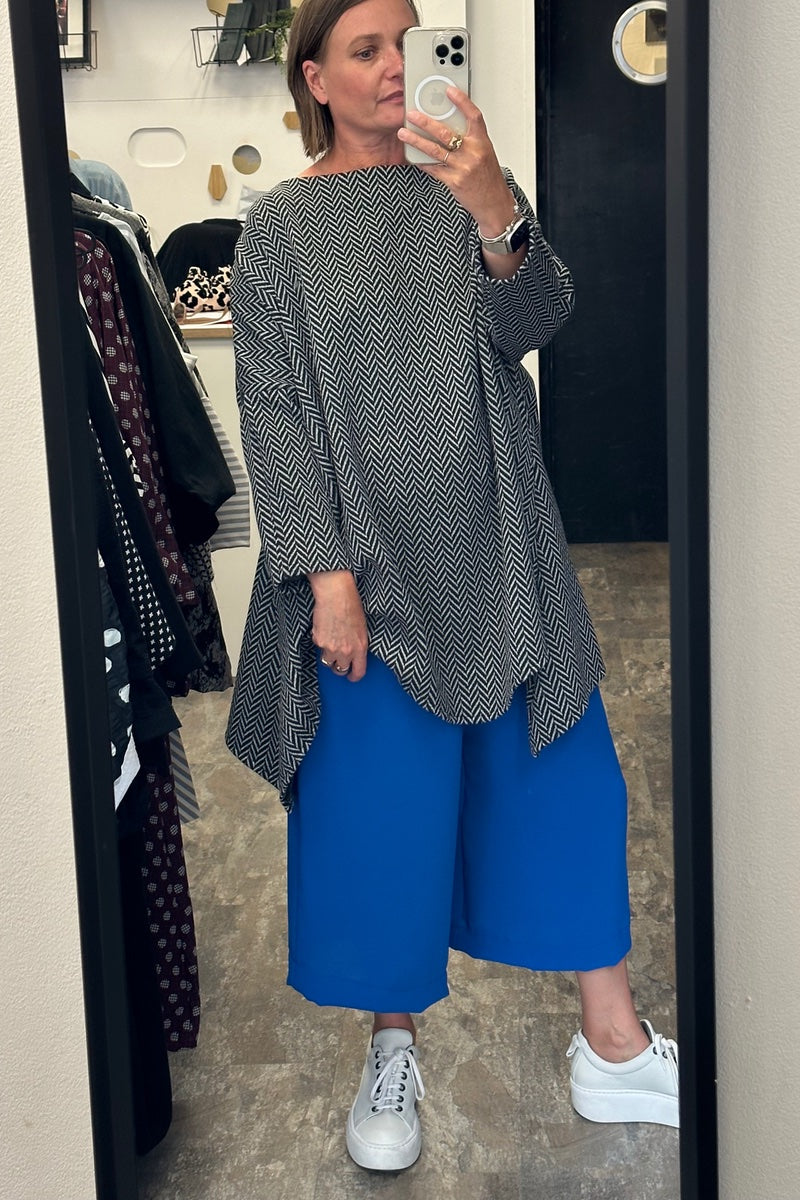 Darletta- Grey Black Chevron Jumper Loose Fit
