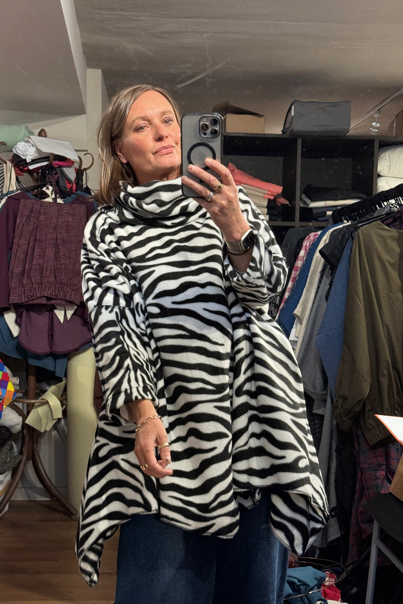 Darlo - Zebra Loose Fit Jumper With Pockets