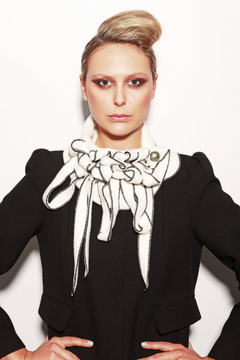 Alternative monochrome button and go scarf