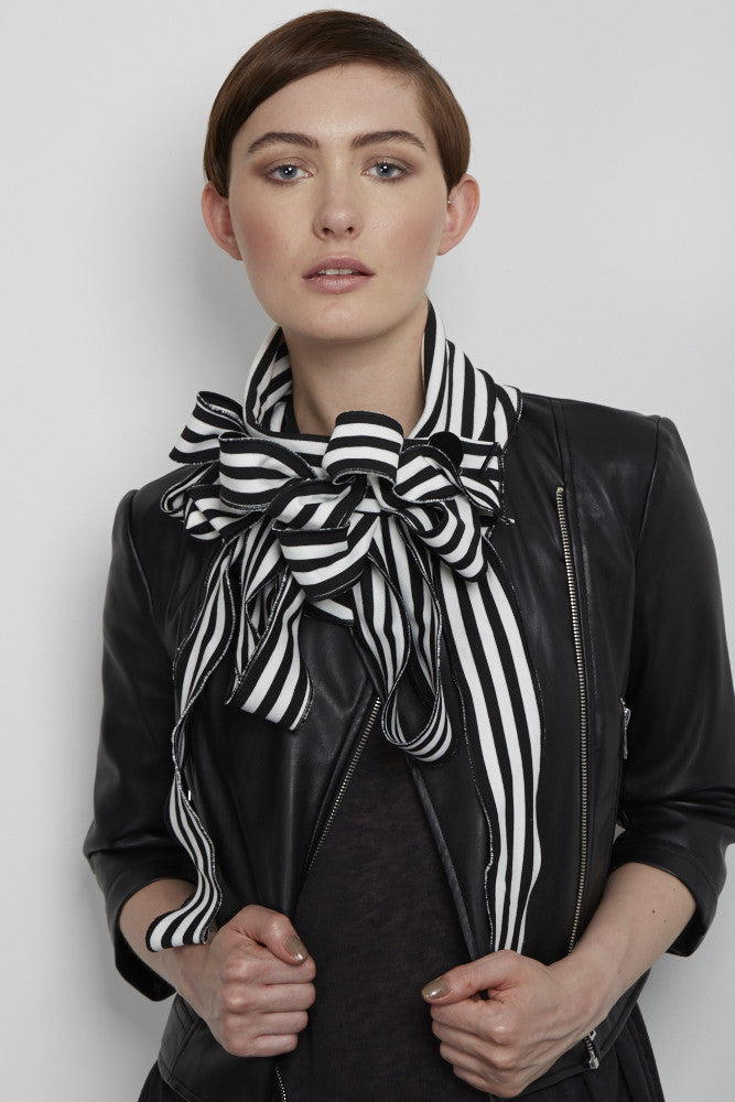 Monochrome stripe button scarf