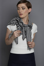 Dogtooth Collar in Black and white