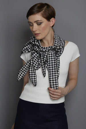 Black and white scarf 