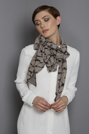 Stylish lace scarf by Rew