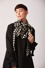 Meghan Dog-tooth Collar Scarf Black