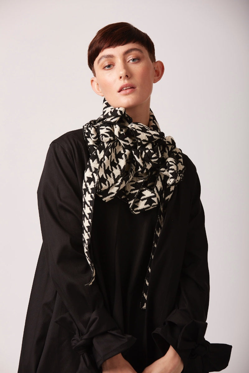 Meghan Dog-tooth Collar Scarf Black