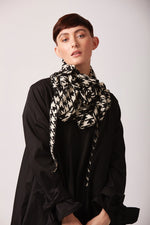 Meghan Dog-tooth Collar Scarf Black