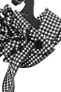 Moira - Monochrome Black & White Dogtooth Scarf