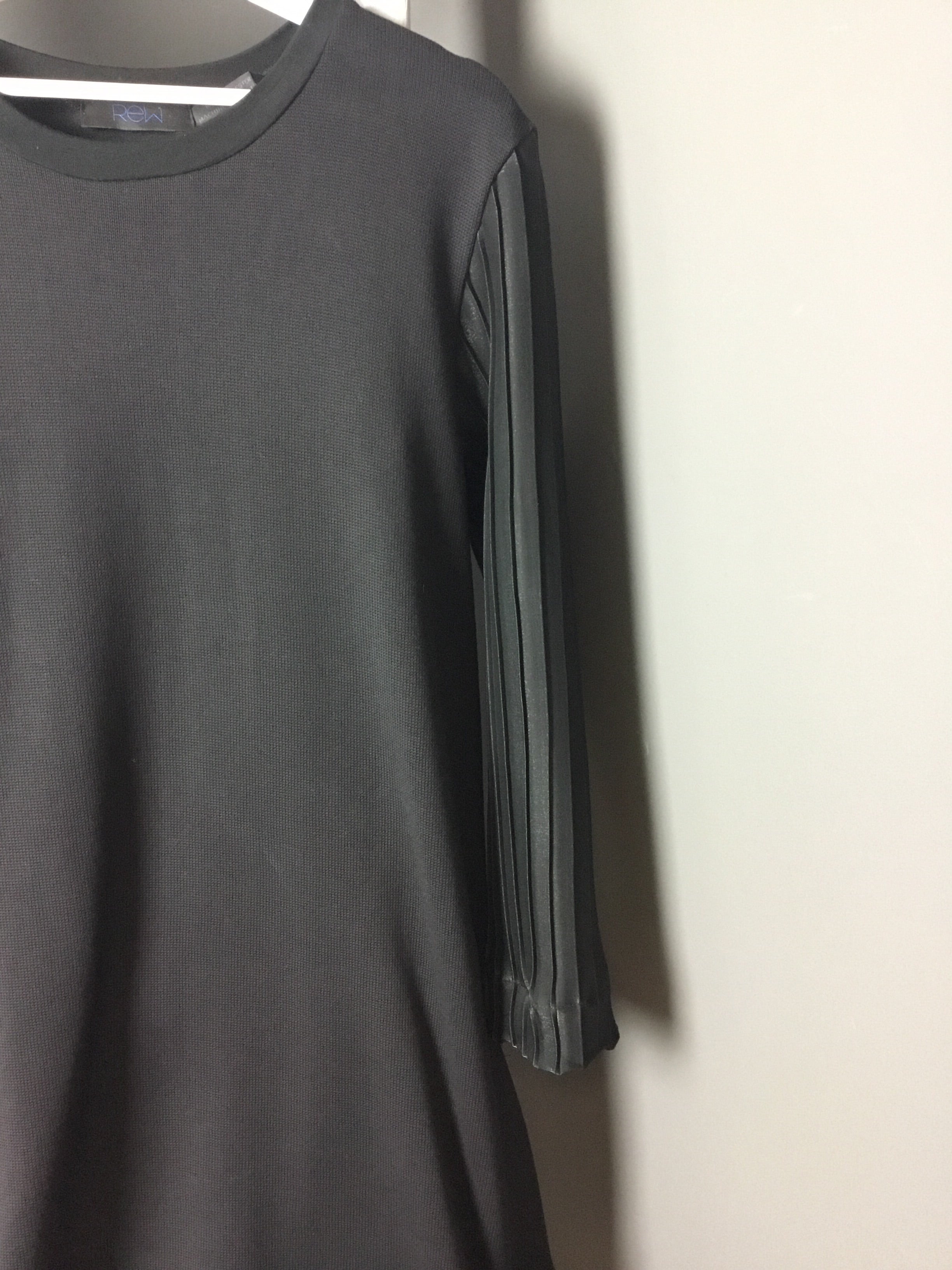 Pleated sleeve tunic