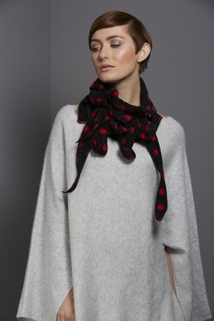 Fleece polka dot collar black and red