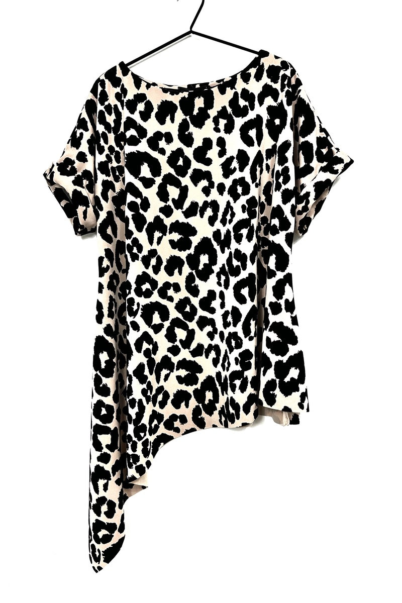 Giant Leopard - Polly T shirt