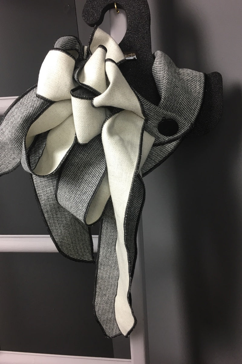 Pops- Black & Cream  scarf collar